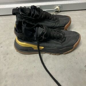 Jordan Proto Max 720 Black/Gum Bottom